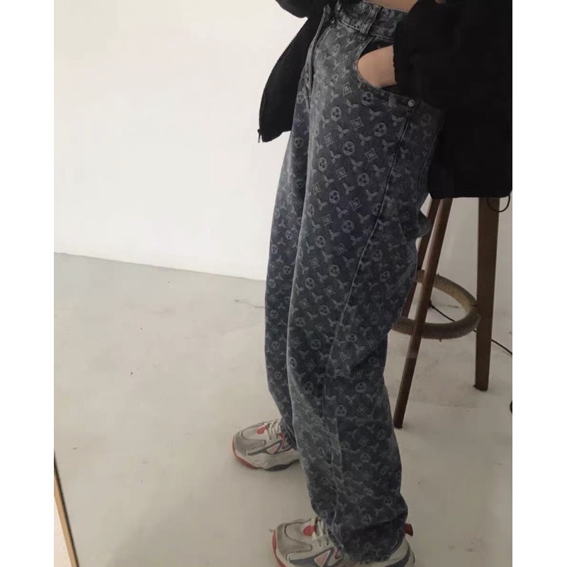 (SẴN + VIDEO) Quần Jean UNISEX ống rộng ulzzang hoạ tiết LV cá tính cho các cặp đôi hot trend TIKTOK 2021 KÈM 3 ẢNH THẬT | BigBuy360 - bigbuy360.vn