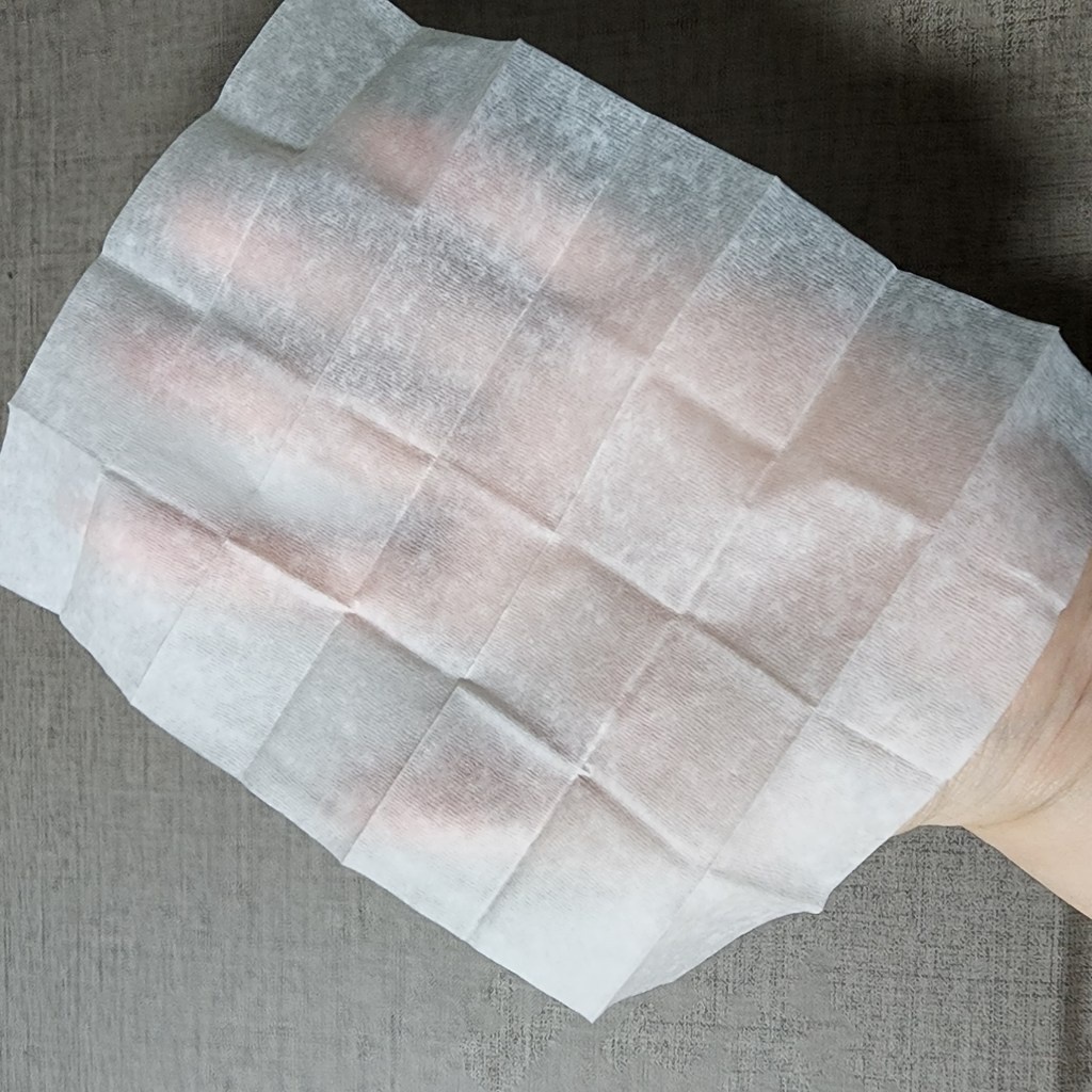 Khăn lau vệ sinh lens camera, mắt kính, màn hình điện thoại, máy tính ZEISS Lens Wipes hộp 100 miếng