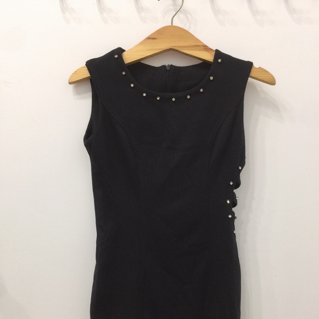 Đầm khoét eo đính hạt- Đầm body