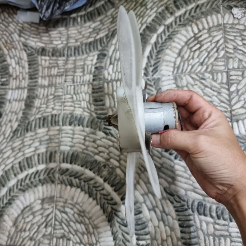 cánh quạt +motor tháo máy sải cánh từ 25 - 30cm tùy loại