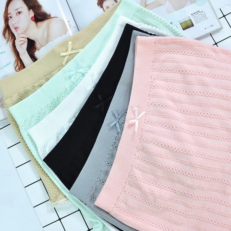 Quần mặc trong váy