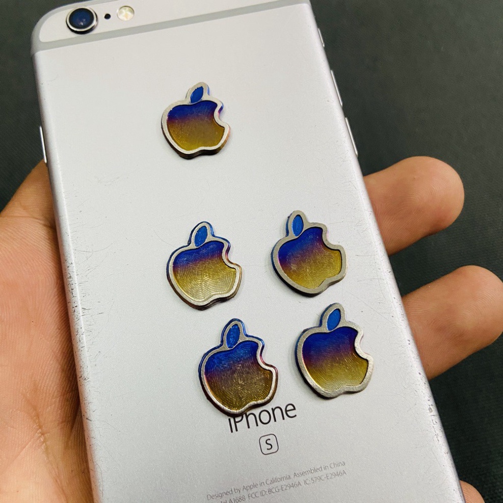 LOGO QUẢ TÁO CẮN DỞ TITAN KÍCH THƯỚC MINI
