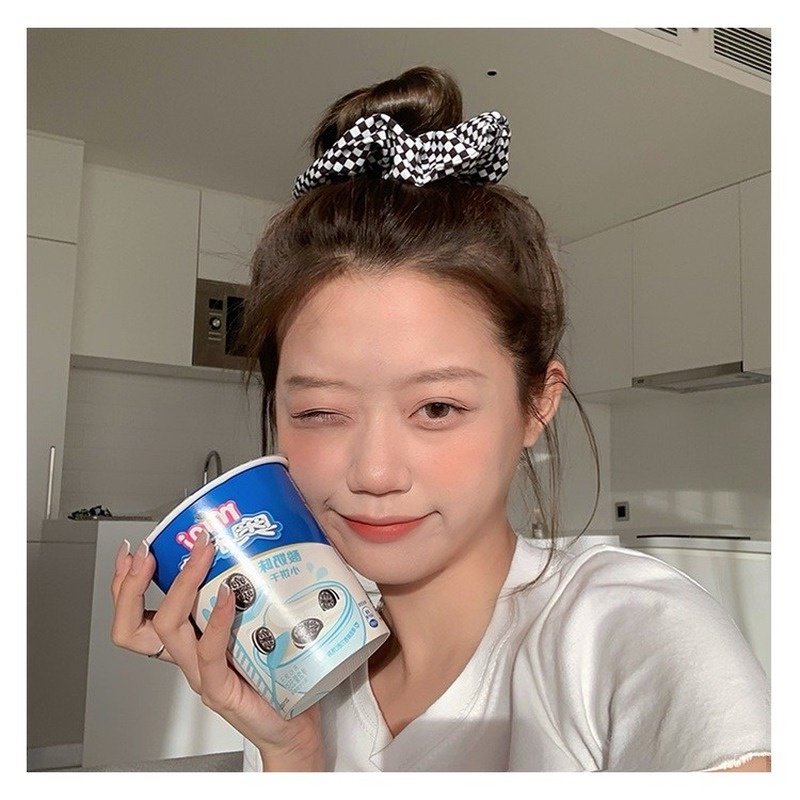 Băng Đô Họa Tiết Caro Trắng Đen Phong Cách Hiện Đại Cho Nữ