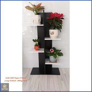 Kệ cây cảnh nhiều tầng tiết kiệm không gian
