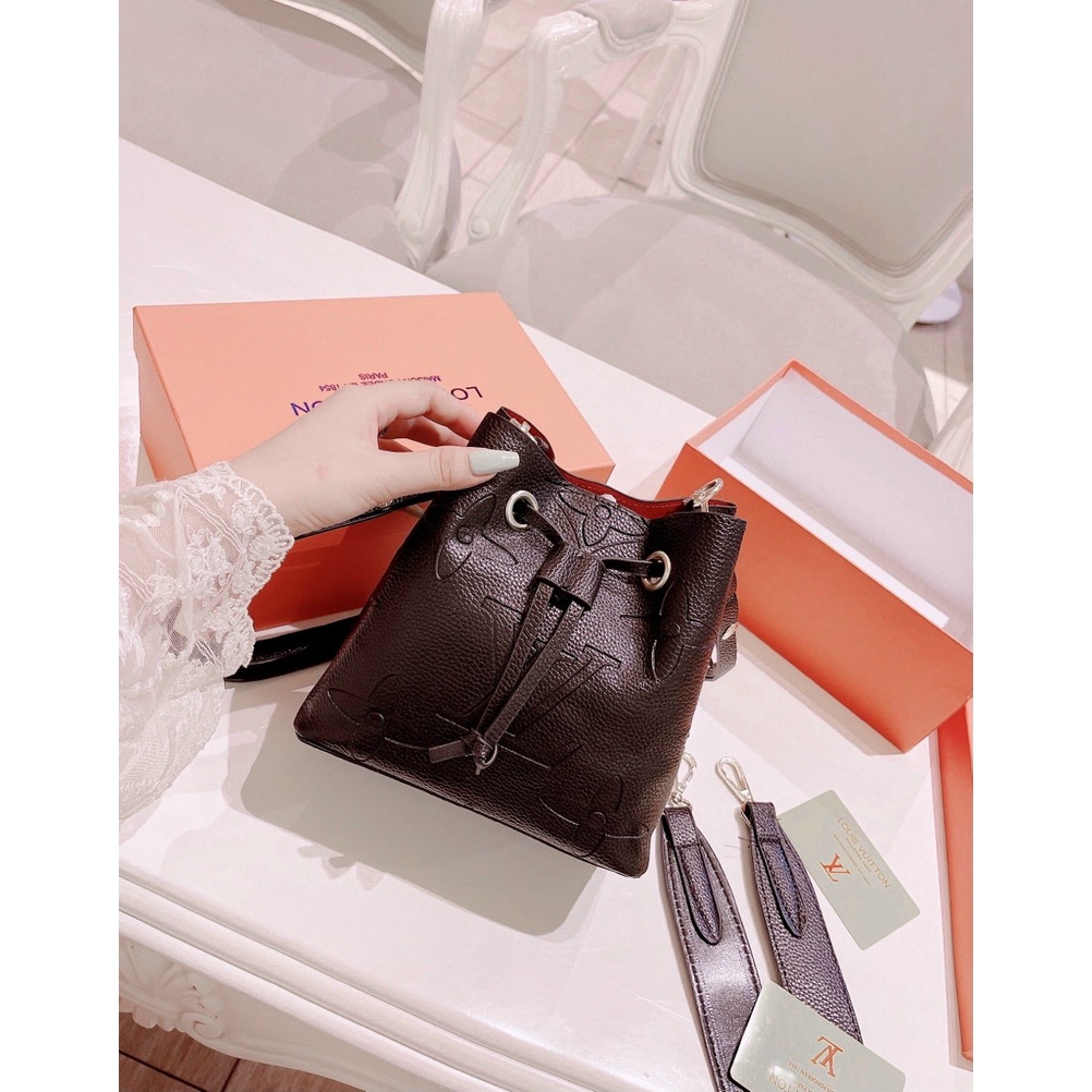 Túi LV đập logo nổi dây rút hàng QC