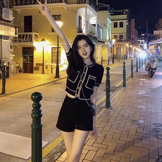 Áo croptop nữ viền đen trắng sang chảnh chất len mongtogi hai màu đen trắng hàng Quảng Châu