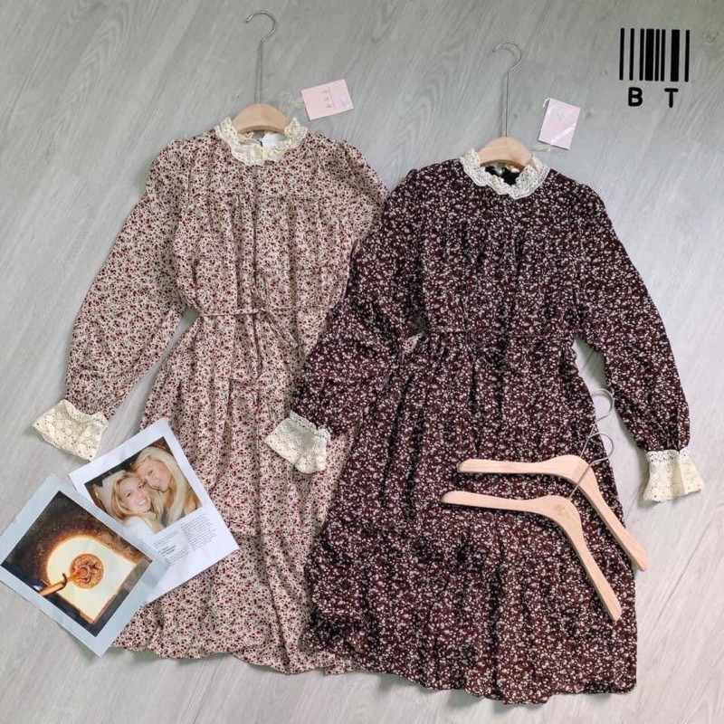 Váy hoa nhí tay và cổ viền ren