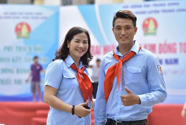 Khăn quàng Tổng phụ trách vải phi bóng