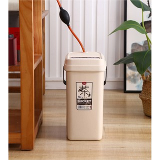 Thùng đựng bã trà kèm ống hút