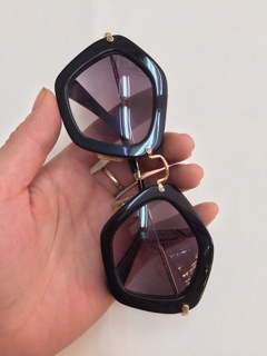 Kính mát MiuMiu đẳng cấp của nữ