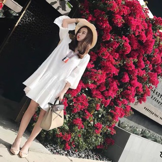 Váy trắng dáng vintage