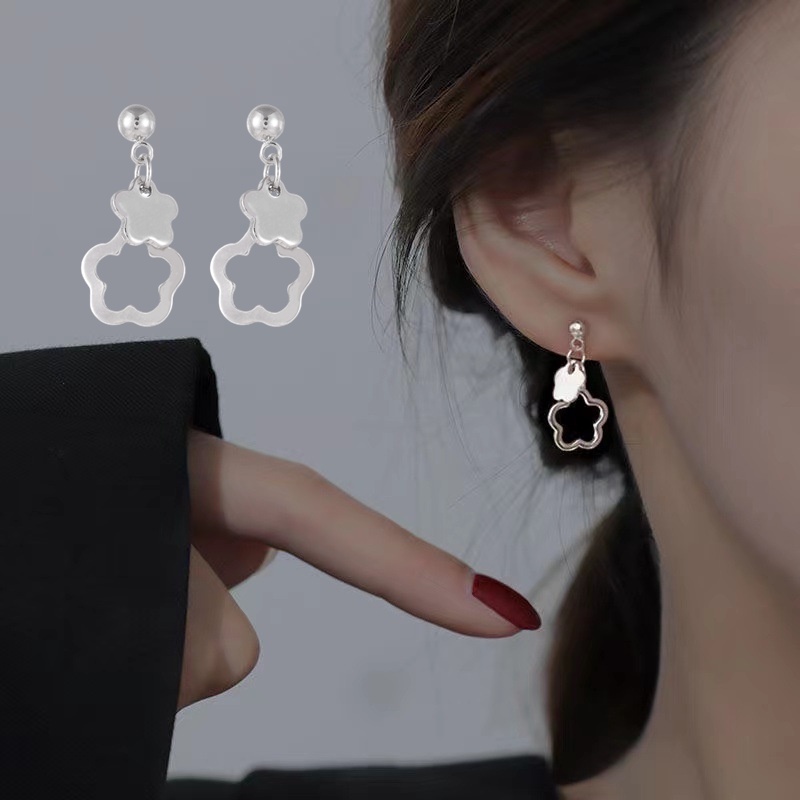 1 Đôi Bông Tai Hình Hoa Rỗng Nhỏ 2cm Thời Trang Cho Nữ