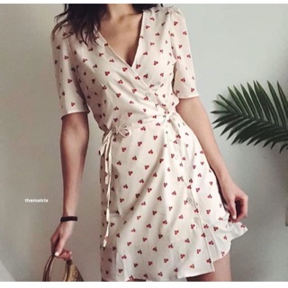 Đầm vạt chéo cột dây