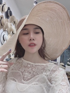 Mũ vành rộng nơ