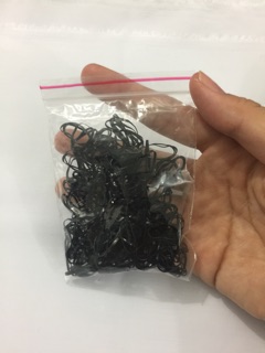 Thun cột tóc cho bé