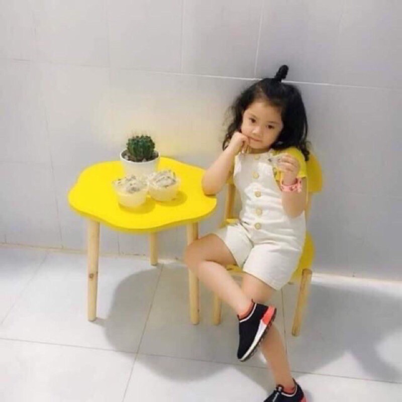 Bộ bàn ghế cho bé Quà tặng Friso