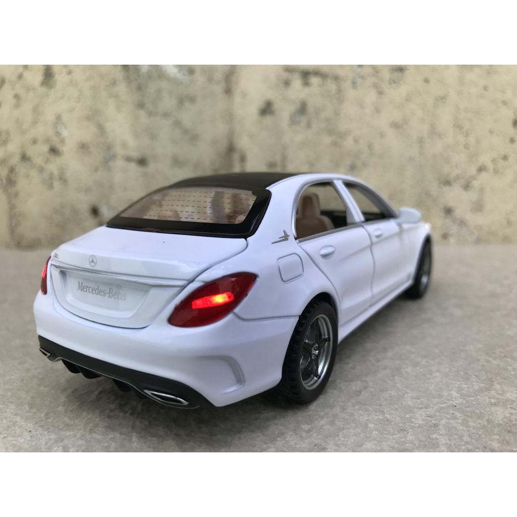 Xe mô hình ô tô Mercedes C260L 1:32