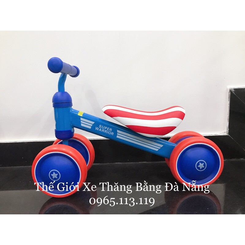 xe 4 bánh chòi chân giữ thăng bằng