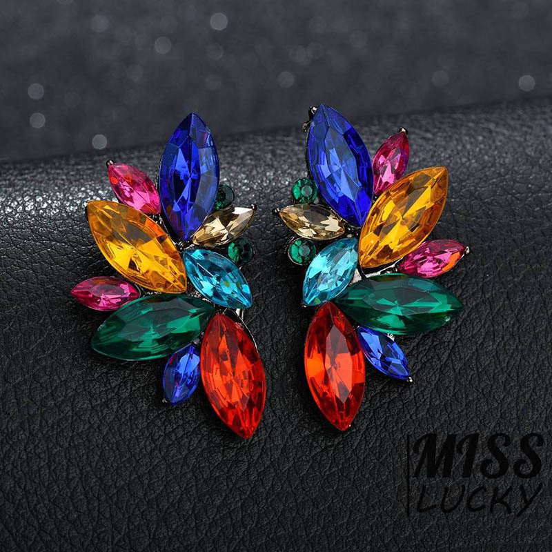 Khuyên tai nữ kiểu dáng thời trang sang trọng