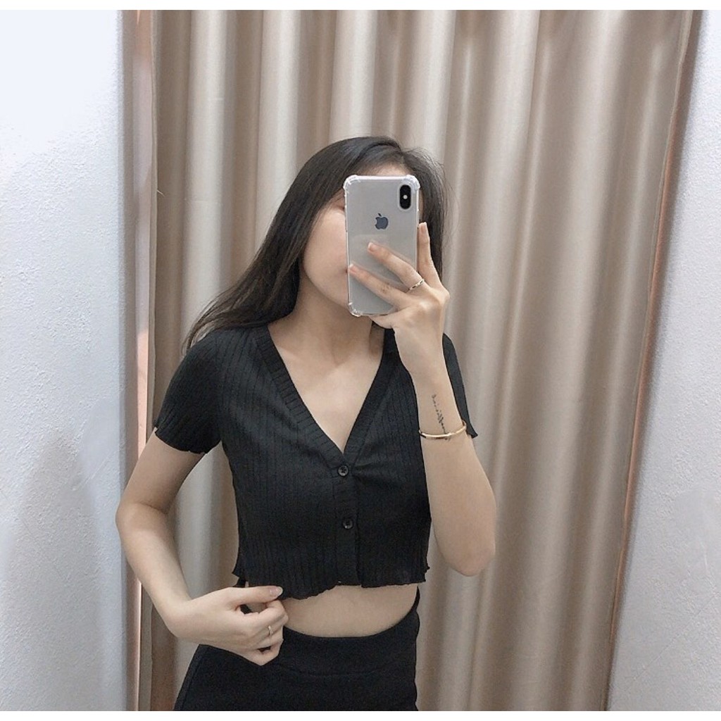 Áo croptop cổ v cài nút xinh xắn cá tính năng động