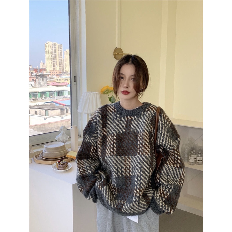 Áo sweater dáng rộng hở lưng phối màu phong cách retro Nhật Bản thời trang thu đông cho nữ 2021