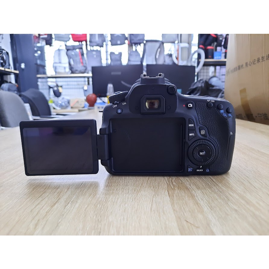 Body máy ảnh Canon 60D mới 99% kèm theo pin, sạc, dây đeo | BigBuy360 - bigbuy360.vn