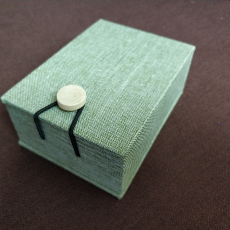 Hộp gấm đựng trang sức kích thước 10.5*7.5*4.5