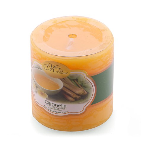 Nến thơm trụ tròn D5H5 Miss Candle MIC4565 5 x 5 cm (Vàng nhạt, hương sả chanh)