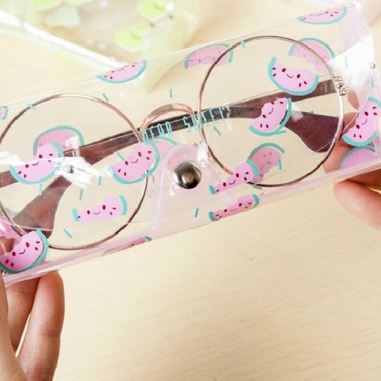 (CAO CẤP) Hộp đựng bảo vệ mắt kính in hình họa tiết có nút gài T2