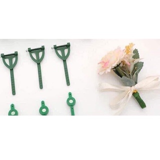 KẸP NHỰA LÀM HOA CÀI ÁO CHÚ RỂ