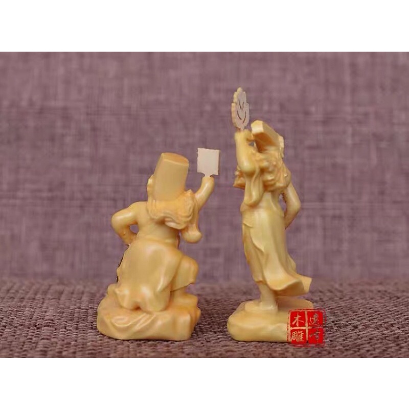 Tượng gỗ: Hắc Bạch Vô Thường- chắc cũng là phiên bản siêu mini nhất.