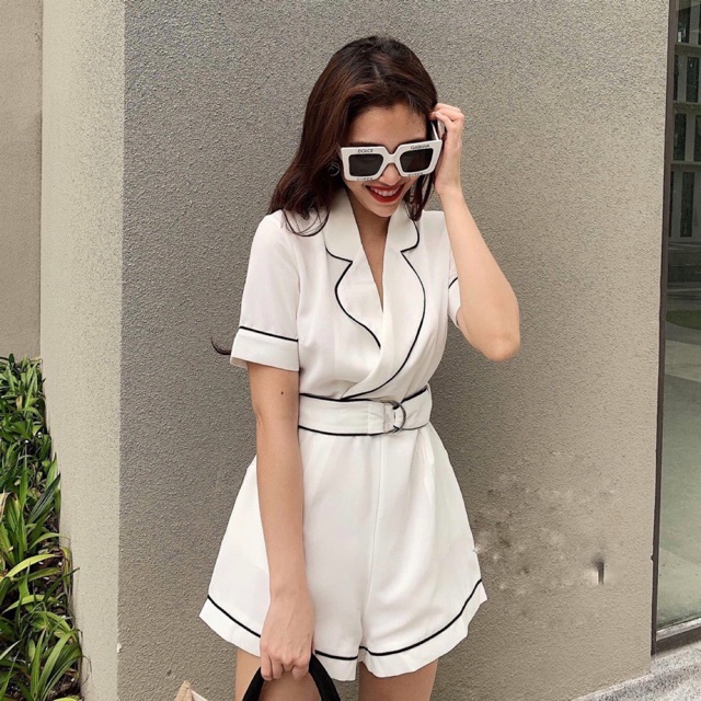 [Giá Huỷ Diệt] {Kèm clip + hình thật } 🖤🖤🦋🦋Jumpsuit short cổ vest viền đen kèm betl