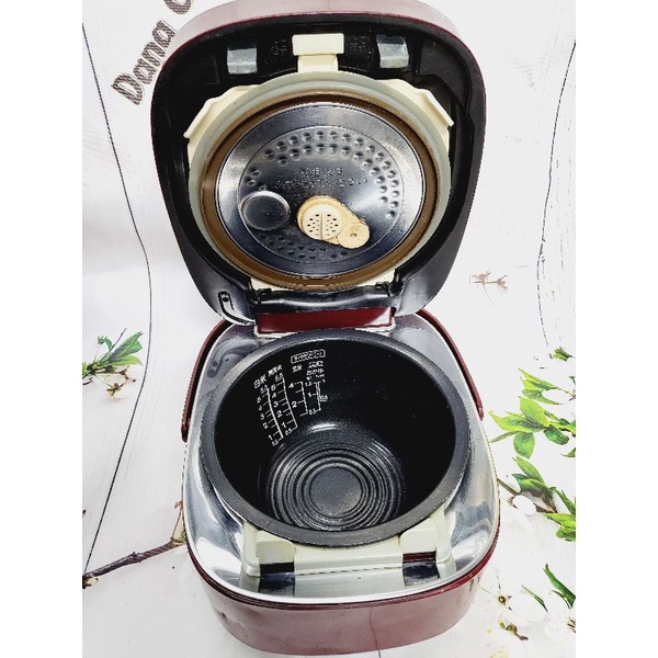 Nồi cơm toshiba áp suất hút chân không