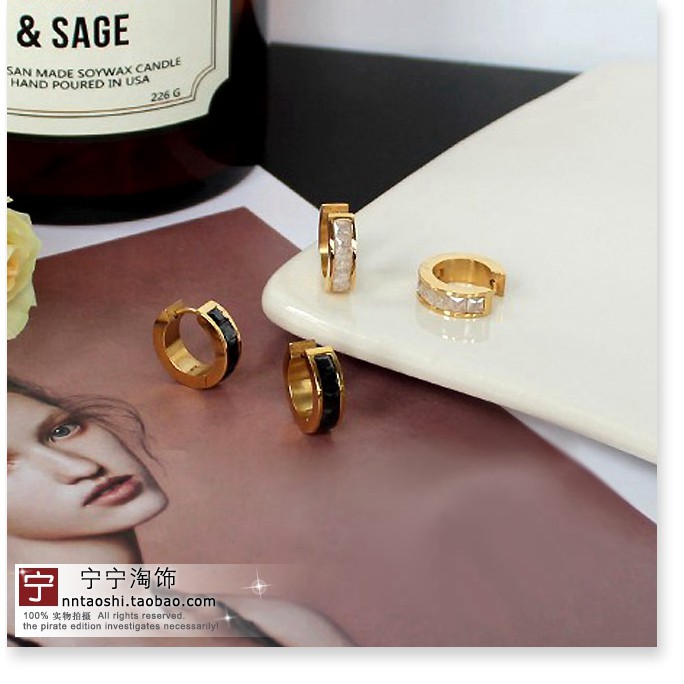 Khoen tròn titan đá đen (màu vàng) TT3398 - CAM KẾT KHÔNG BAY MÀU - BẢO HÀNH 12 THÁNG.