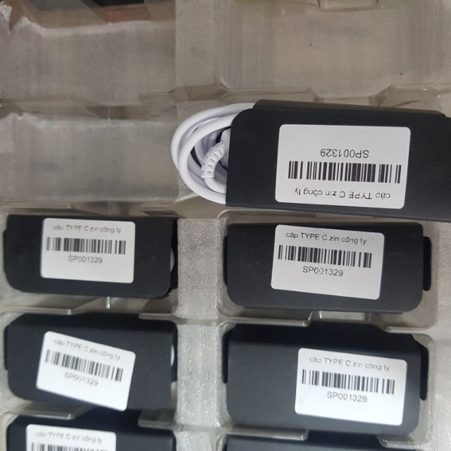 Cáp sạc USB Type C, hỗ trợ sạc nhanh.