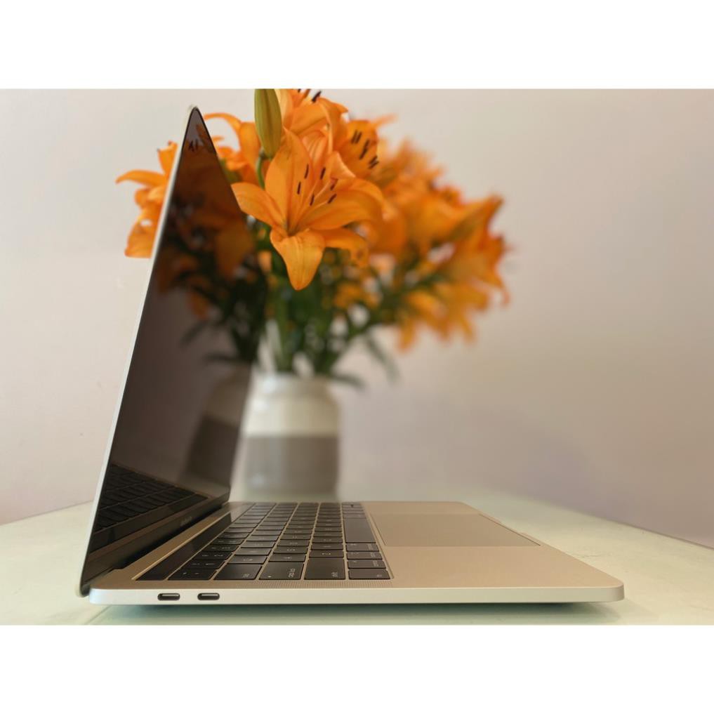 MacBook Pro 13" 2018 MR9V2 mới 99%