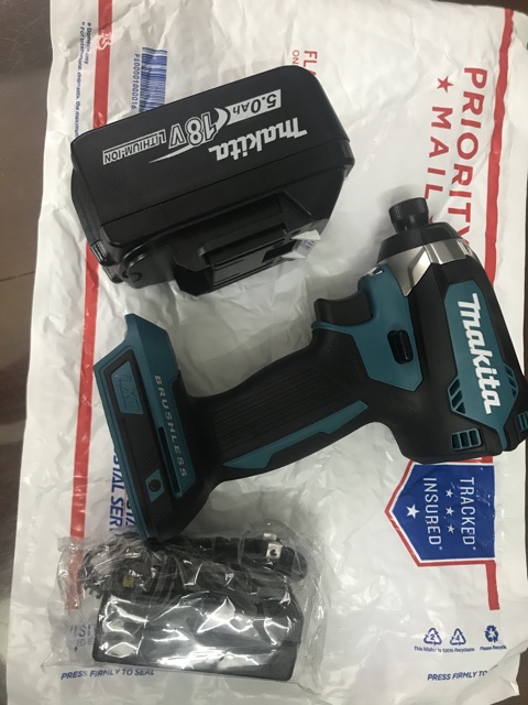 Vít makita XDT13 + pin dóng+ sac adapter