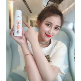 xịt chống nắng Sun Screen V7 nâng tone trắng da chống nước không bết dính kem chống nắng mặt body SPF50+