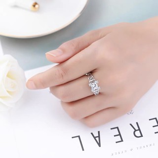 Nhẫn nam nữ đính hột lấp lánh