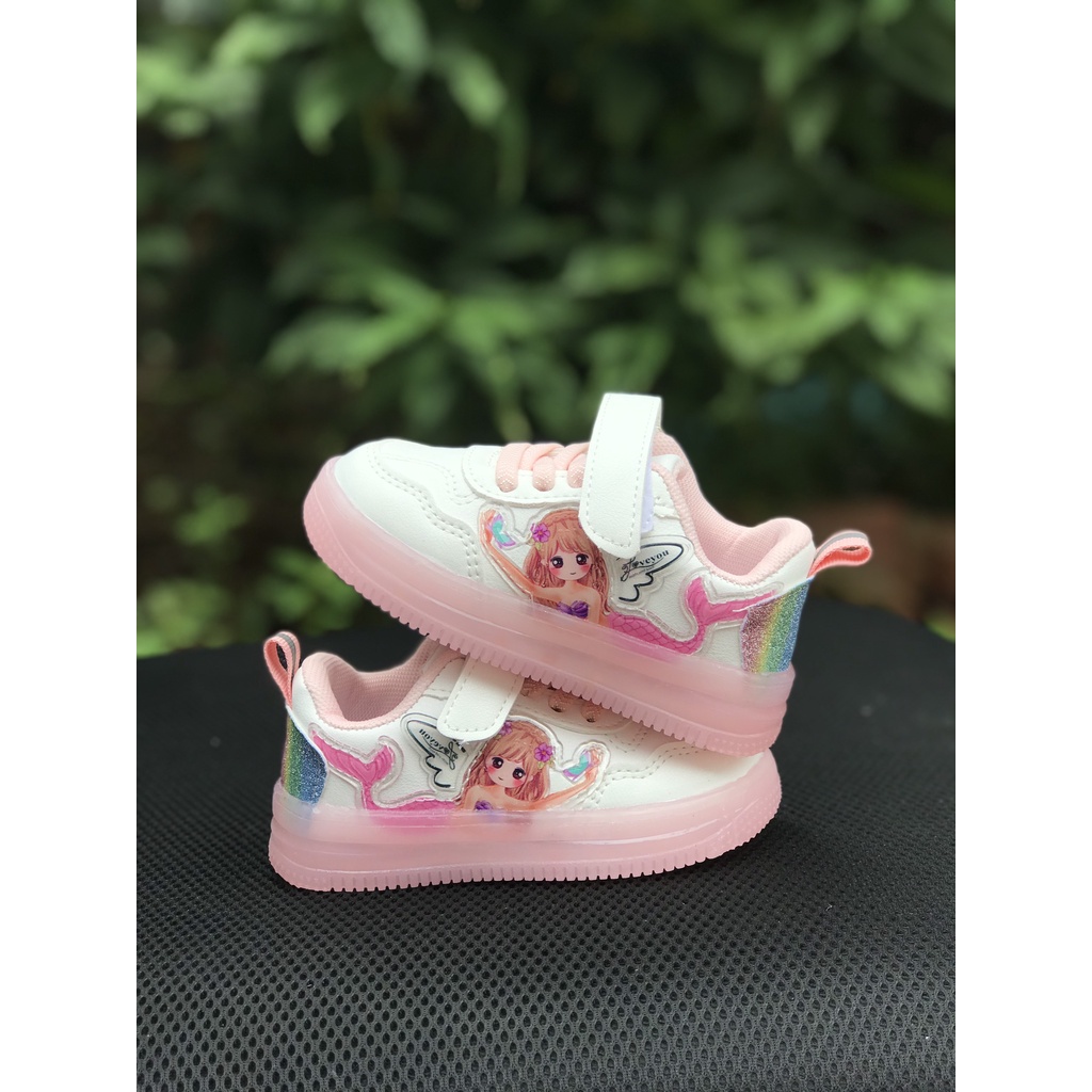 Giày thể thao bé gái có đen led nàng tiên cá màu trắng có quai dán điệu đà 0514
