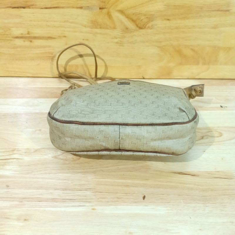 Túi đeo chéo da canvas secondhand  021209