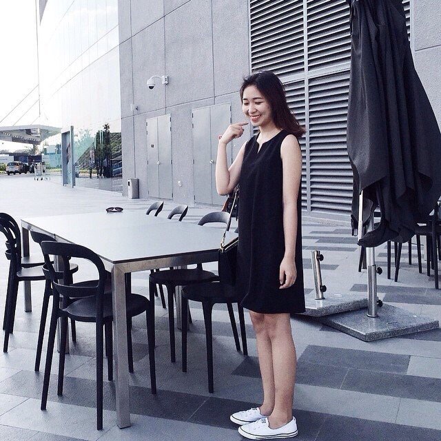 Đầm suông Basic cổ V