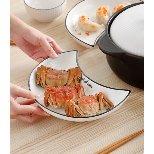 Đĩa trăng khuyết hình sweet love, 2 bông hoa cam, 3 chấm tròn, quả lá tre, quả dứa, quả bơ