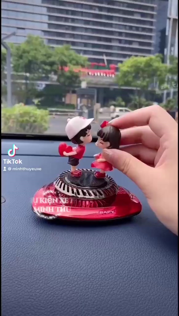 Nước Hoa Ô Tô Aroma Cao Cấp 2in1 tự động khuếch tán năng lượng mặt trời kèm bảng số điện thoại | BigBuy360 - bigbuy360.vn