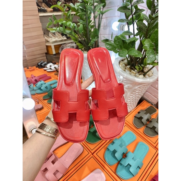 Dép quai ngang chữ H