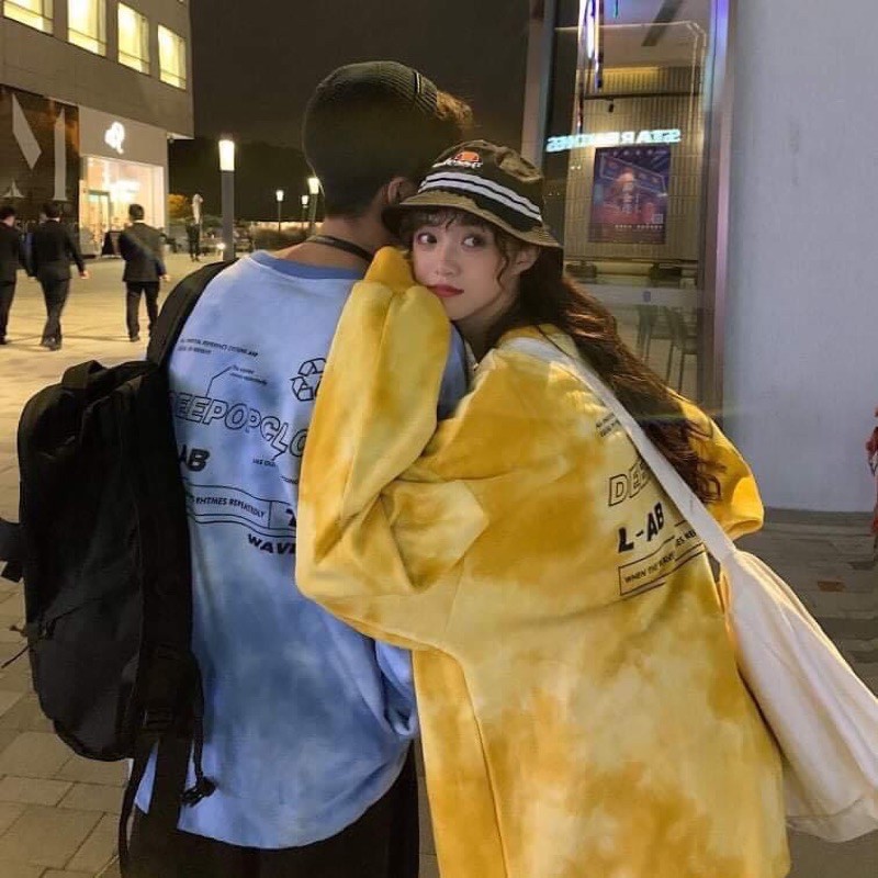 Áo sweater tay dài loang màu in chữ