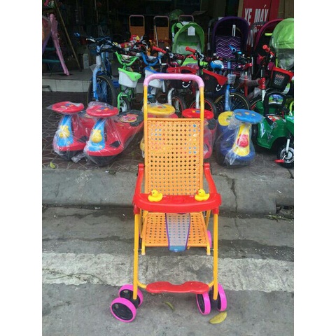 Xe đẩy mây gấp gọn cho bé