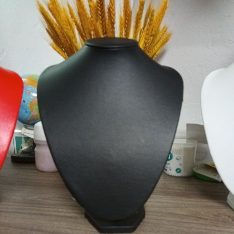 Cổ treo dây chuyền bằng da