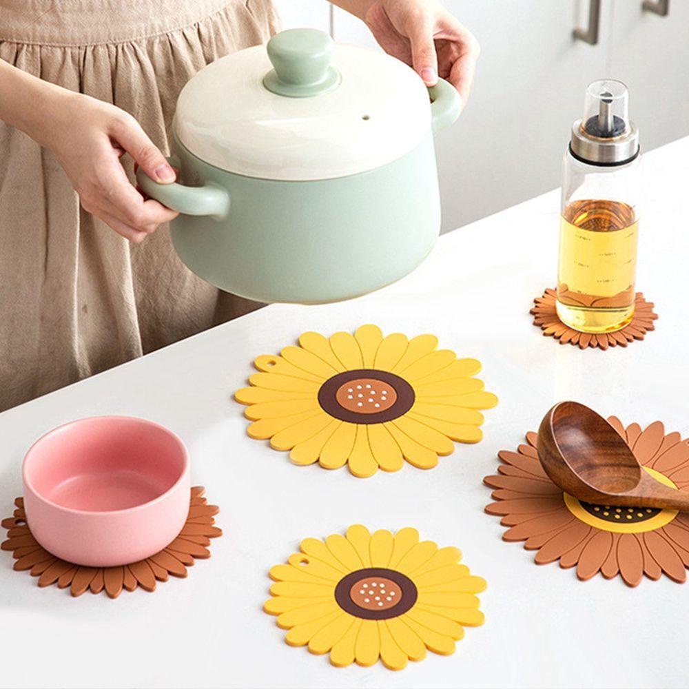 Tấm Lót Bàn Ăn Bằng Silicone Chống Trượt Tiện Dụng