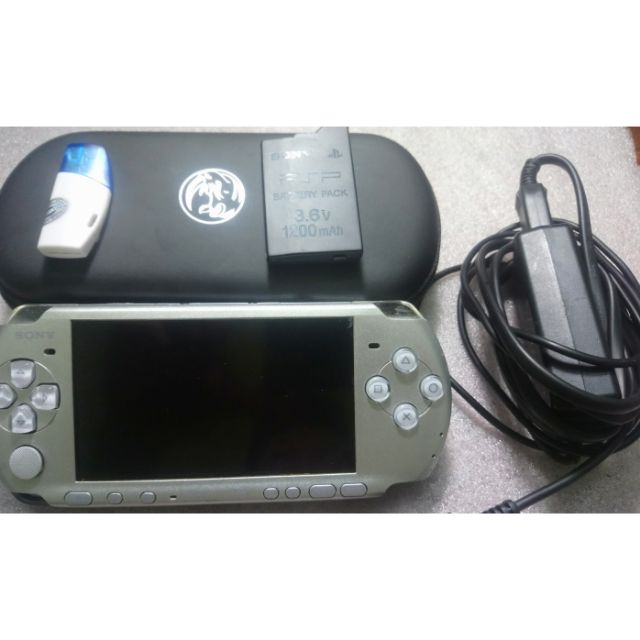 PSP 3000 ( hack vĩnh viễn,  game full thẻ 32g)